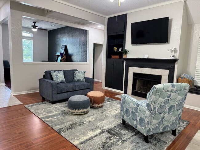 Building Photo - 105 Sky Country Dr