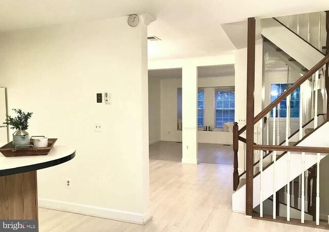Building Photo - 8043 Merry Oaks Ct