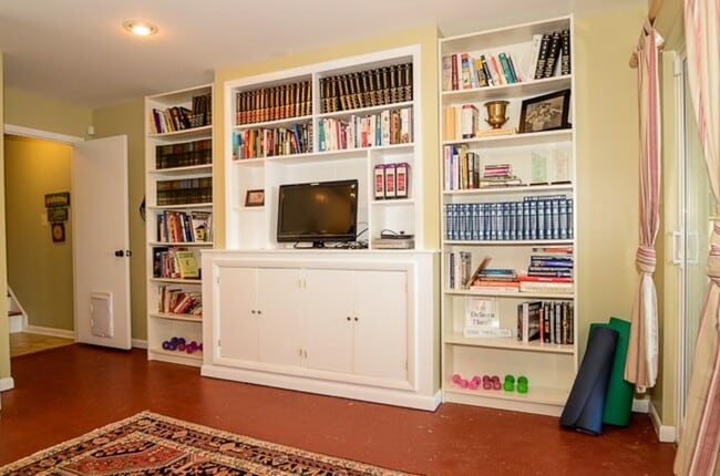 Building Photo - 8326 Linden Oaks Ct