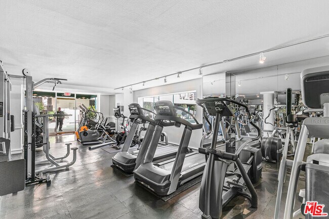 Building Photo - 1131 Alta Loma Rd