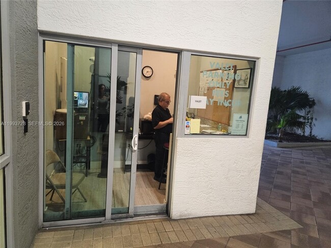 Building Photo - 140 S Dixie Hwy