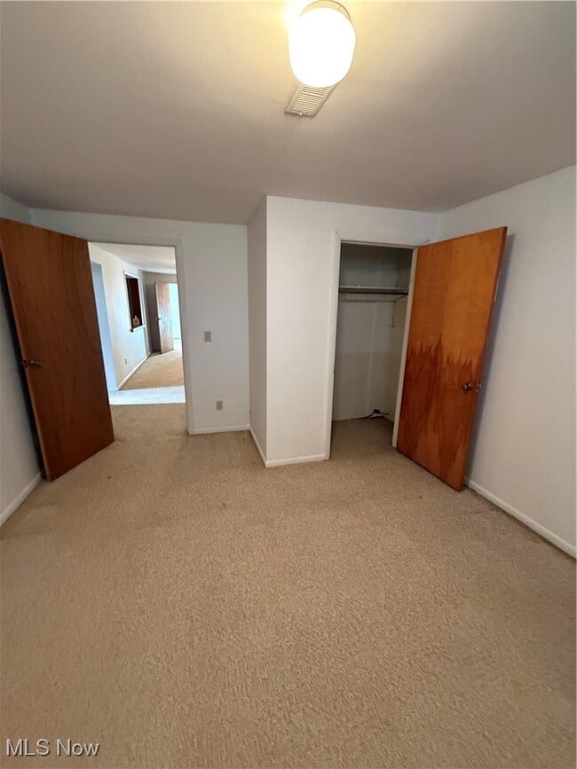 Building Photo - 964 Country Club Dr