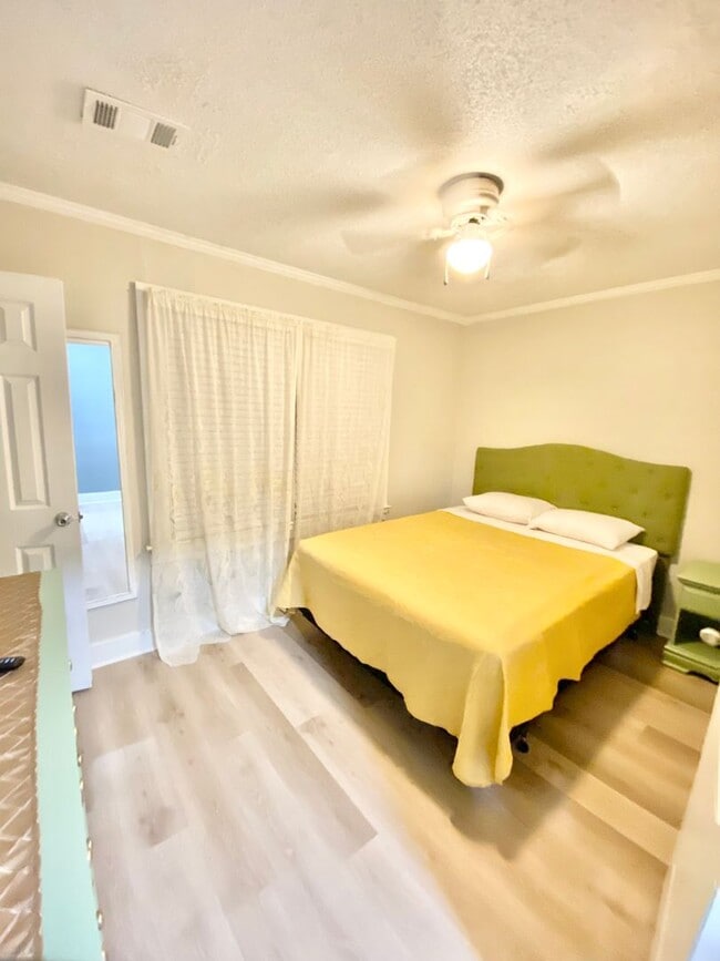 Building Photo - 3BR/1BA Home-Sweet-Home