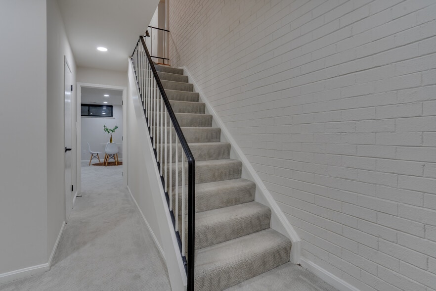 Building Photo - 7917 Schuyler Ct