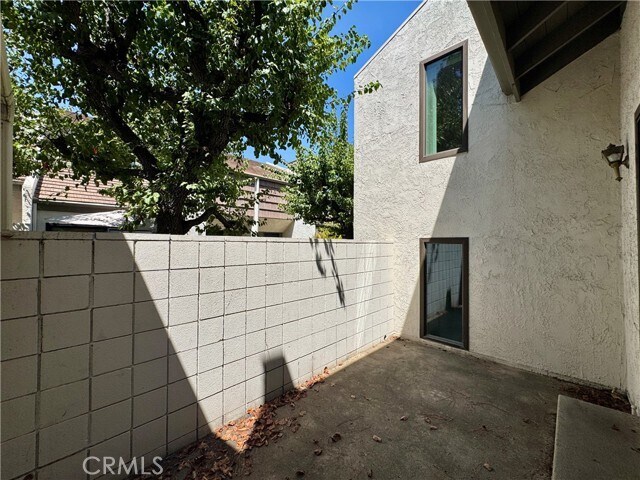 Building Photo - 594 W Huntington Dr
