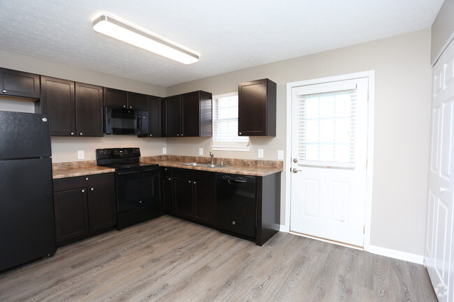 3BR, 2BA - 1,275 SF - Kitchen - Vaughan Village Apartments