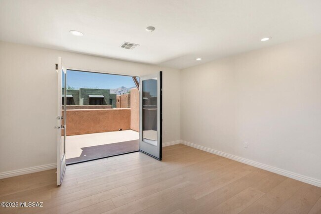 Building Photo - 3121 N Olsen Ave
