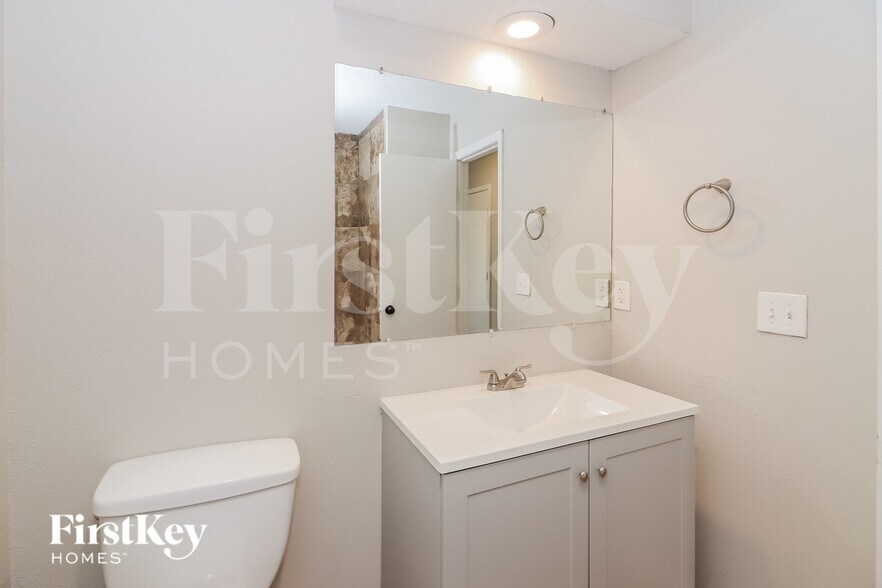 Building Photo - 14411 Craig Ave