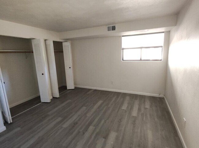 Building Photo - 3207 W Willow Knolls Dr