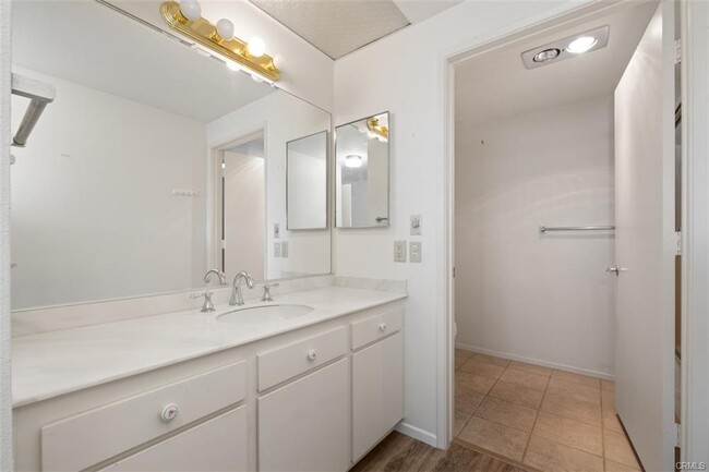 Master bathroom vanity - 3421 Calle Azul