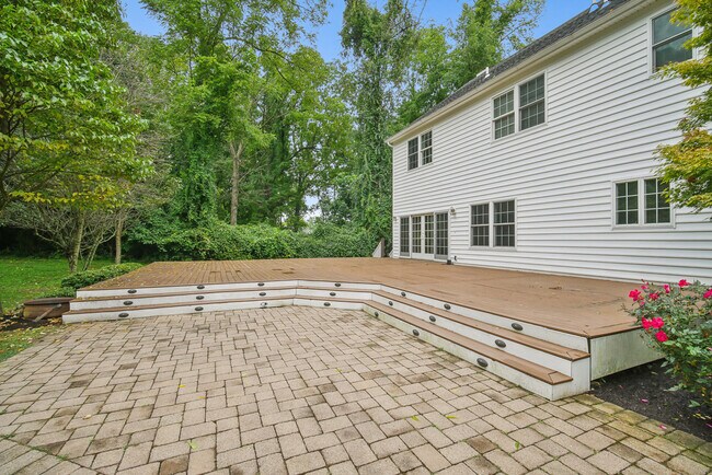 Building Photo - 150 Hillside Rd