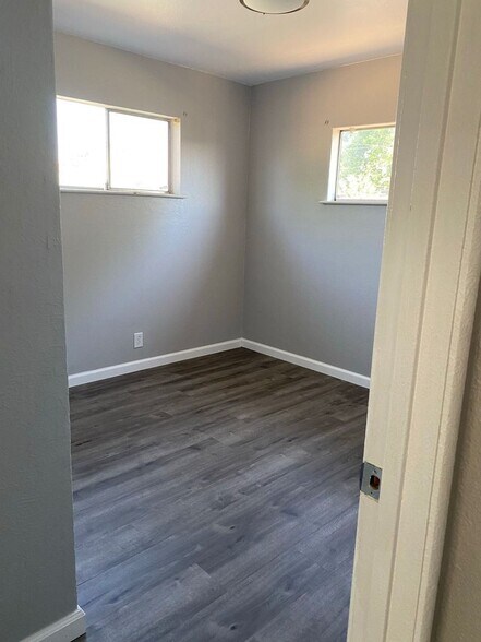 Building Photo - 709 S Vista St