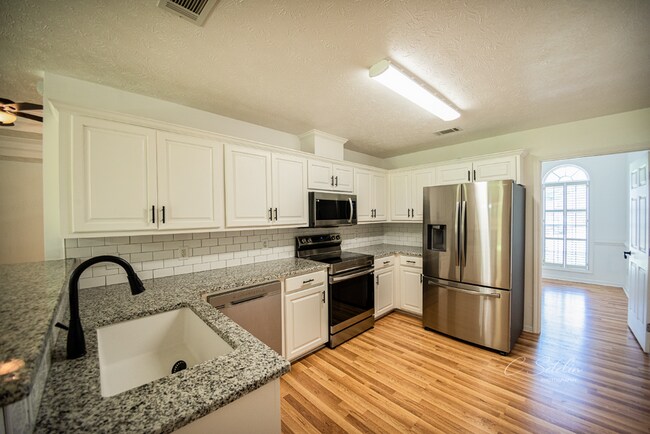 Building Photo - BEAUTIFUL HOME AVAILABLE FROM JULY