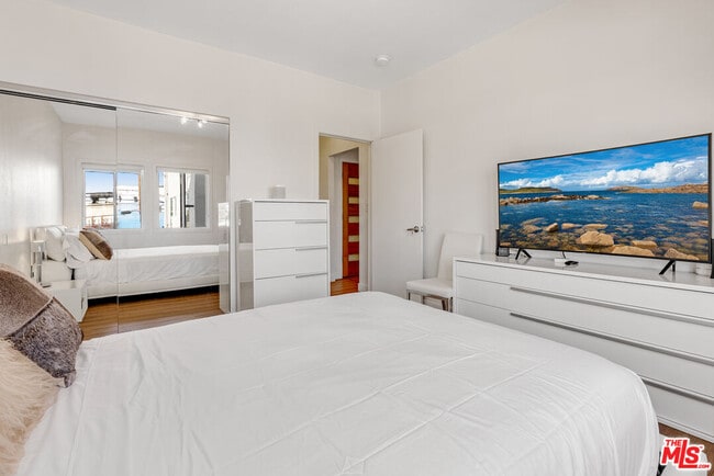 Building Photo - 6212 Santa Monica Blvd