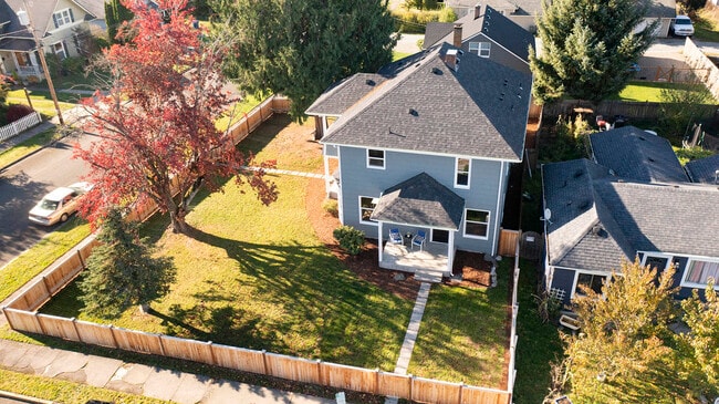 Building Photo - 705 4th Ave SW