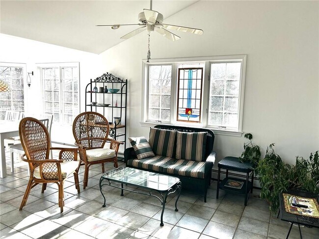 Building Photo - 123 Border Ave