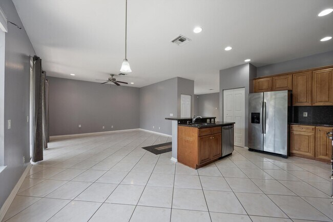 Building Photo - 3578 Chesapeake Cir
