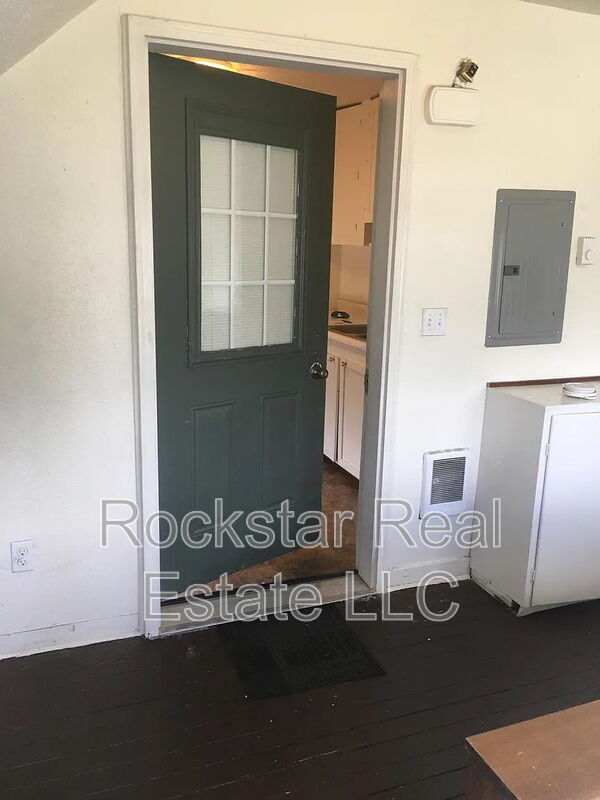 Building Photo - 2017 N Hamilton St