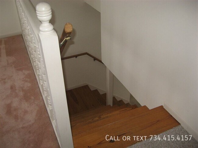 Building Photo - 2863 Marshall St