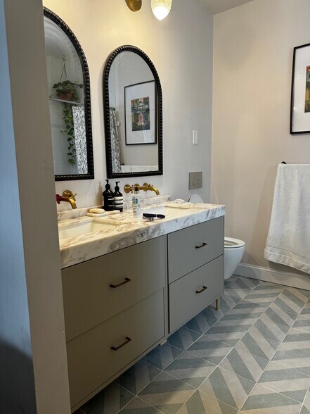 Building Photo - 831 10th St