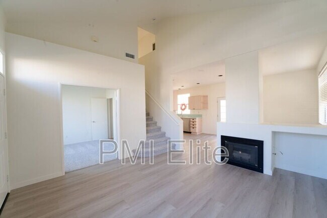 Building Photo - 27879 Skycrest Cir Dr