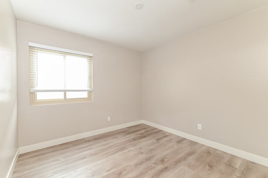 Building Photo - 1057 Spotted Bull Ct