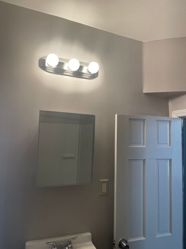 Building Photo - 2219 5th Ave S