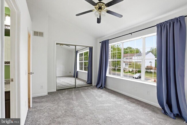 Building Photo - 346 Stable View Terrace NE