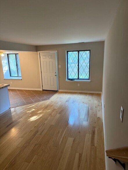 Building Photo - 5200 Hilltop Dr