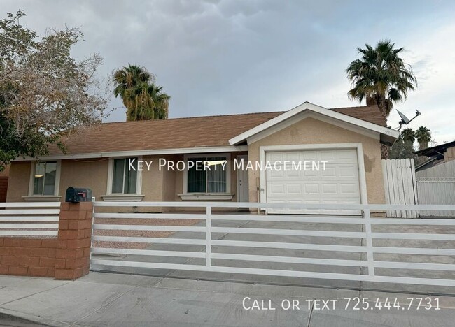 Primary Photo - SINGLE STORY 4 BEDROOM WITH POOL WITH MODE...