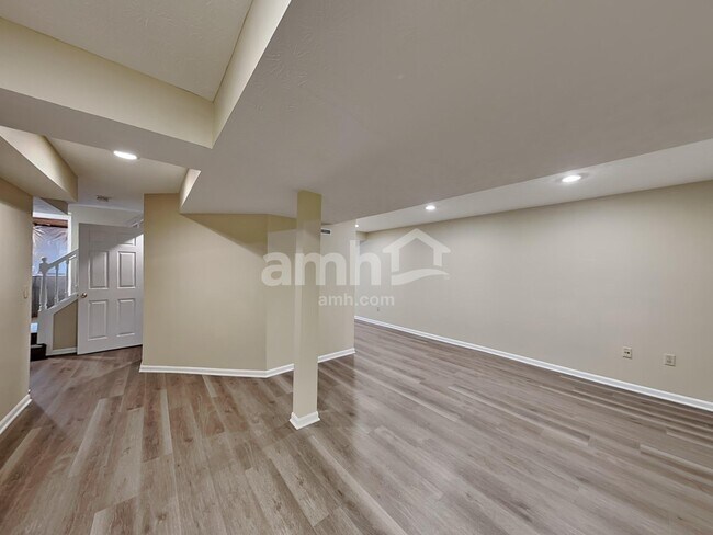 Building Photo - 545 Weeping Willow Ln