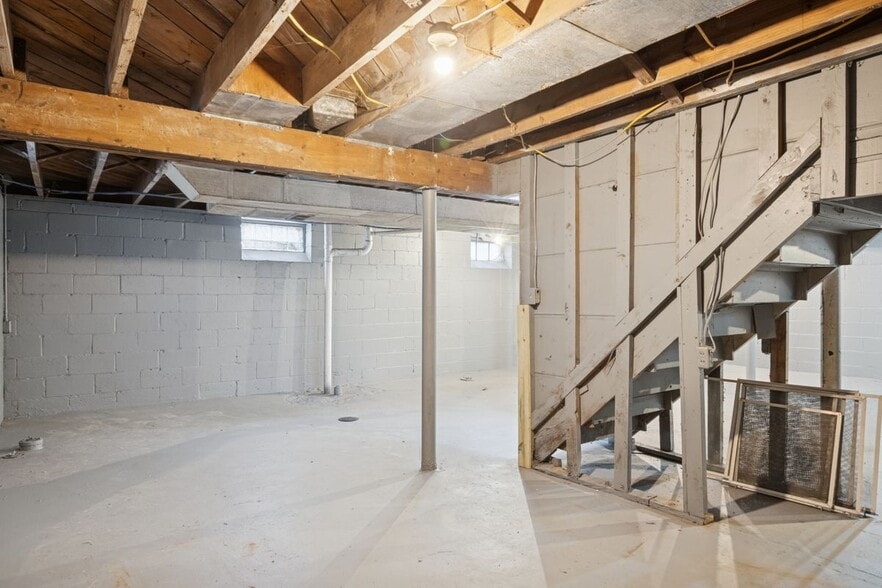 Building Photo - 11285 Lakepointe St