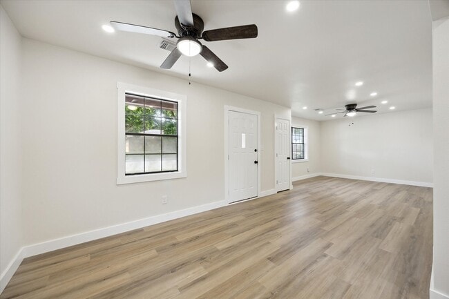 Building Photo - 1201 E Alamo St