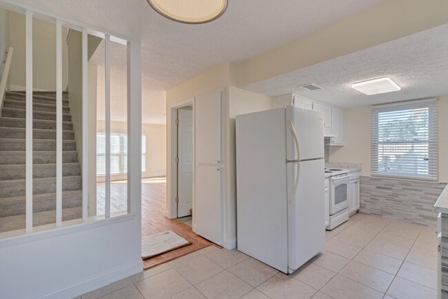 Building Photo - 832 Tibet Ave