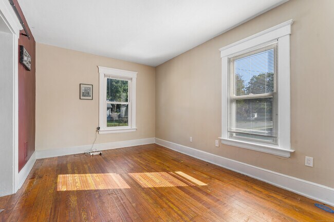 Building Photo - 304 Fairview Ave