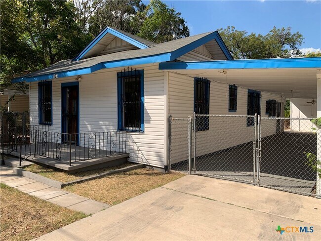 Building Photo - 903 Recio St
