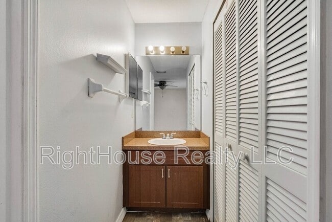 Building Photo - 5329 Old Oak Tree Dr