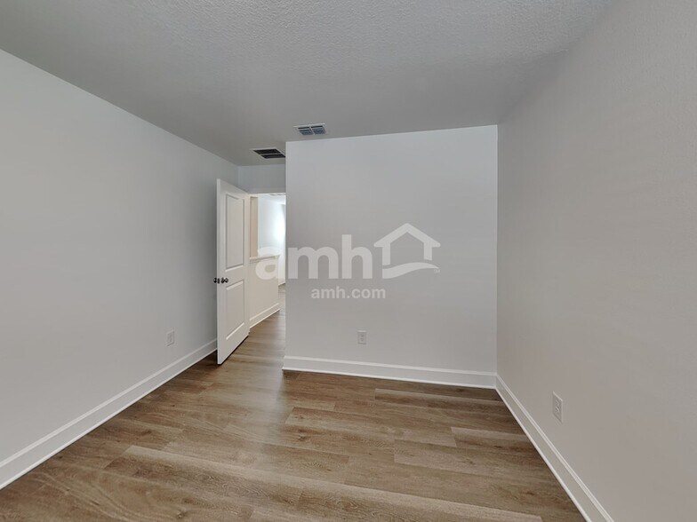 Building Photo - 16446 Cheyanne Ct