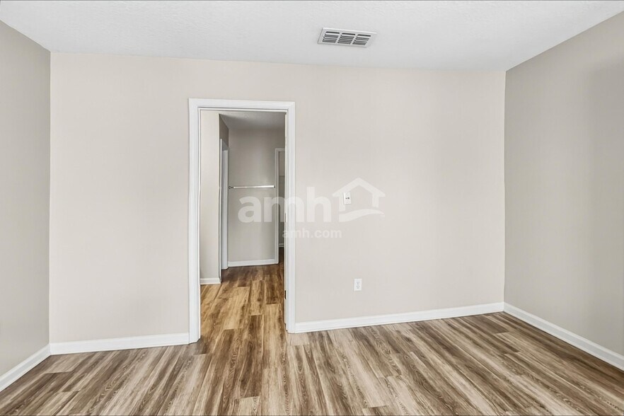 Building Photo - 3201 Ginny Lake Dr