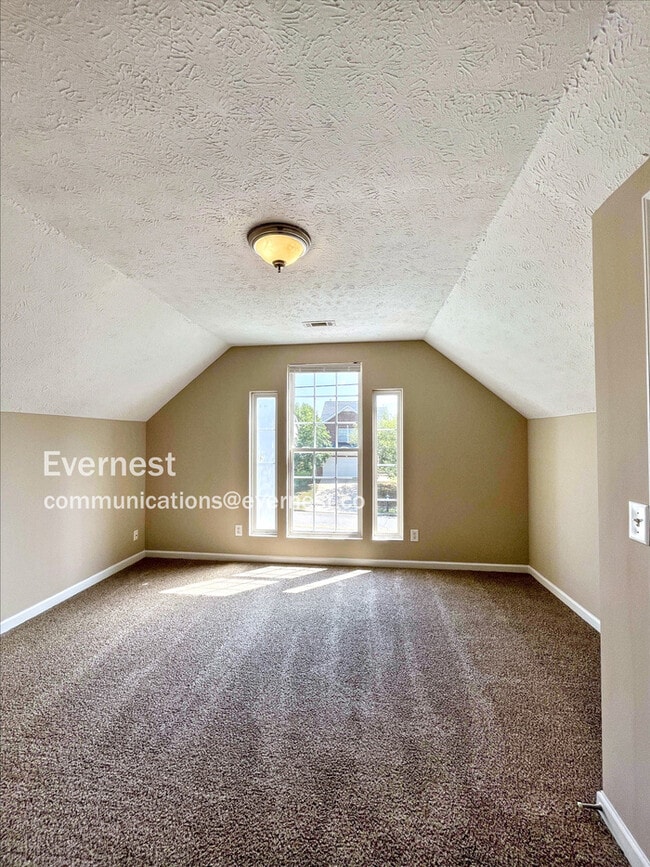 Building Photo - 5005 Cobblestone Creek Dr