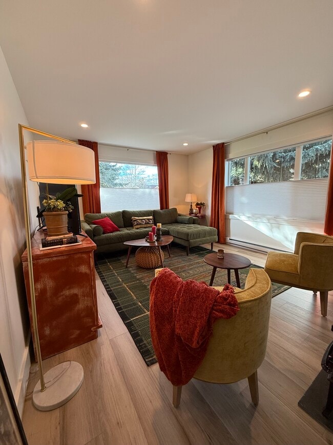 Building Photo - 2612 Westridge Dr