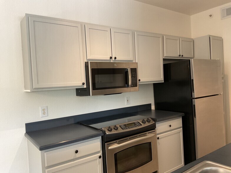 Building Photo - 7985 Preserve Cir