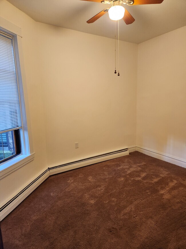 Back Bedroom - 627 N Drake Ave