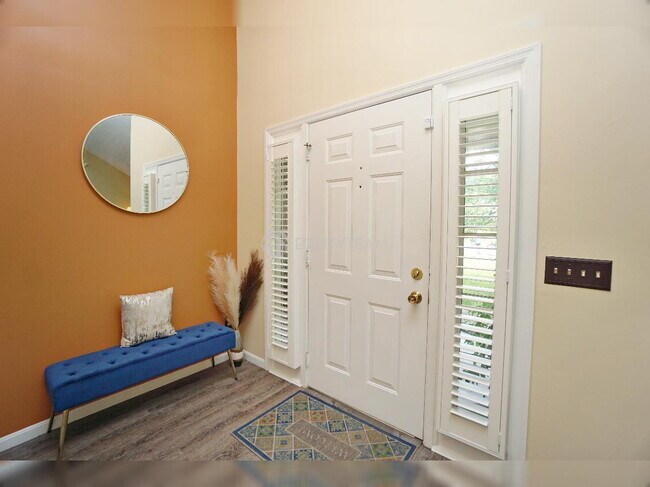 Building Photo - 6275 Hummingbird Dr