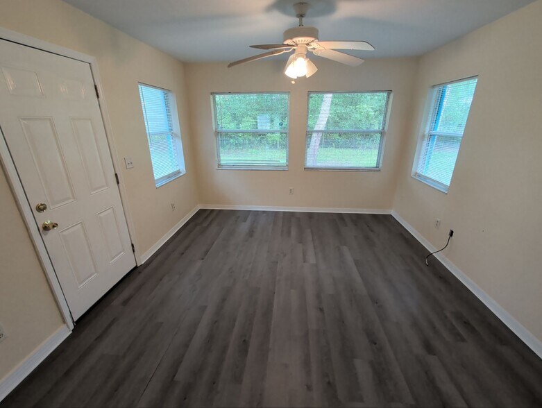 Building Photo - 8885 N Gilovu Dr