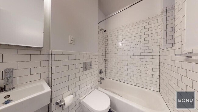 Building Photo - 441 W 51st St