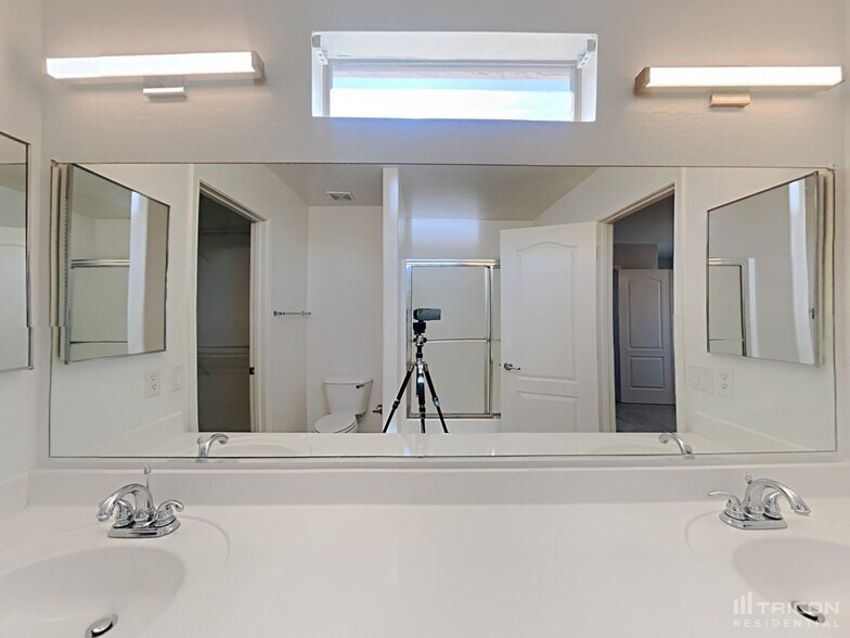 Building Photo - 1641 S 233rd Ln