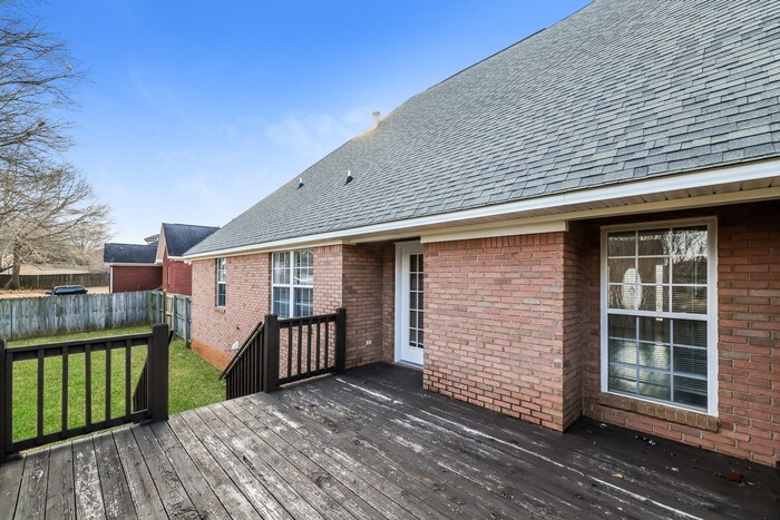 Building Photo - 8747 Rolling Hills Dr