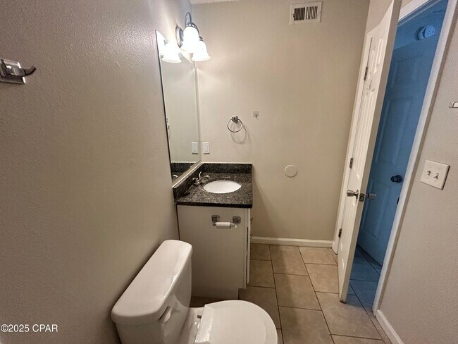 Building Photo - 3914 E 11th St