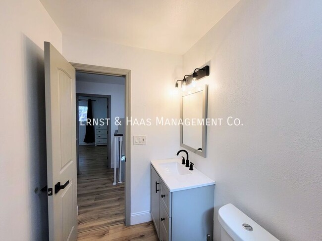 Building Photo - Beautifully Remodeled 2 Story Townhome wit...